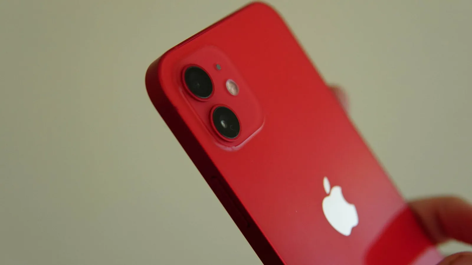 How to Use Cloud Storage on iPhone, Android, PS5, and WhatsApp — illustrative featured image