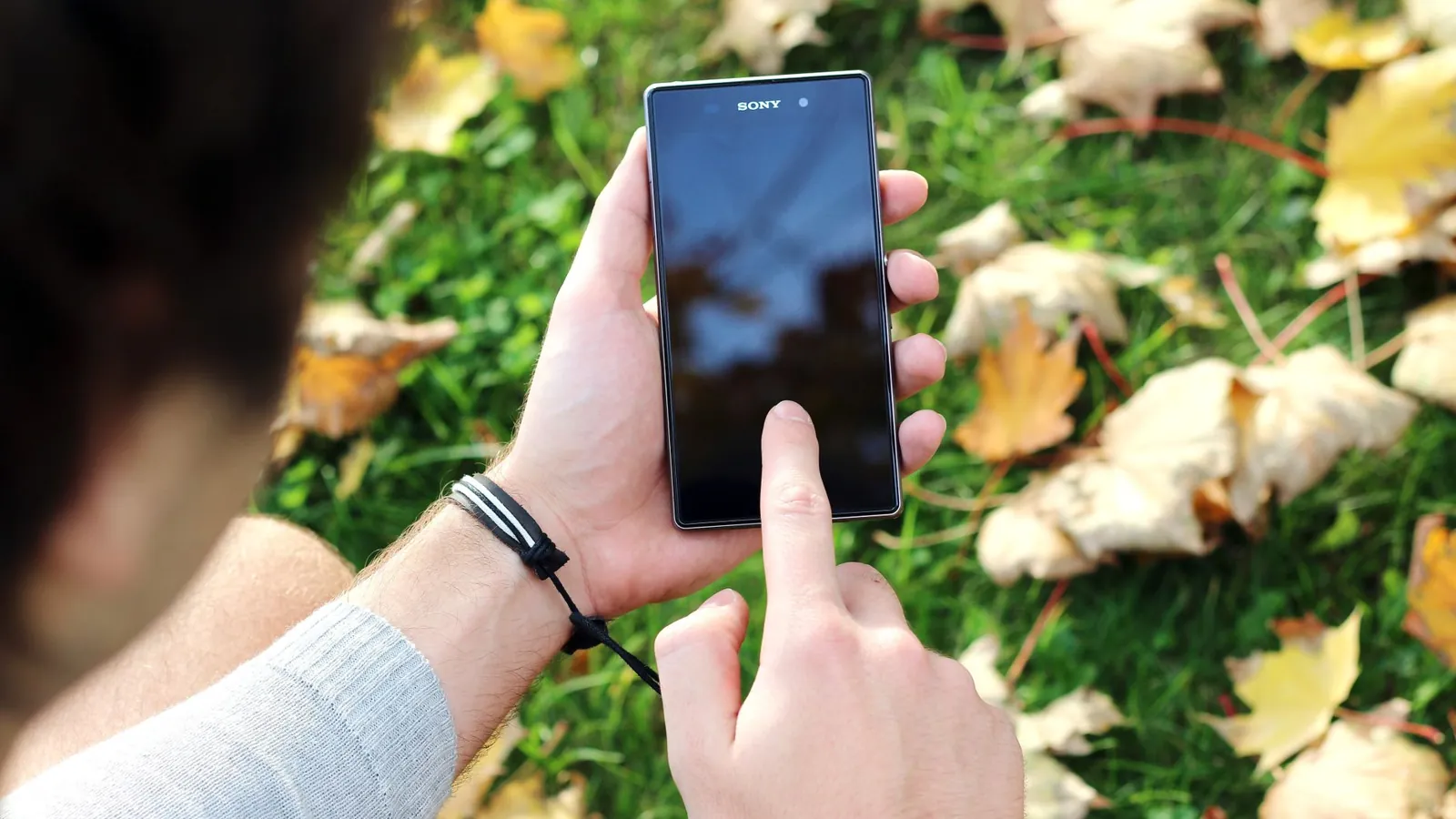 Yearly Smartphone Launches: Are They Worth It? What Readers Told Us — illustrative featured image